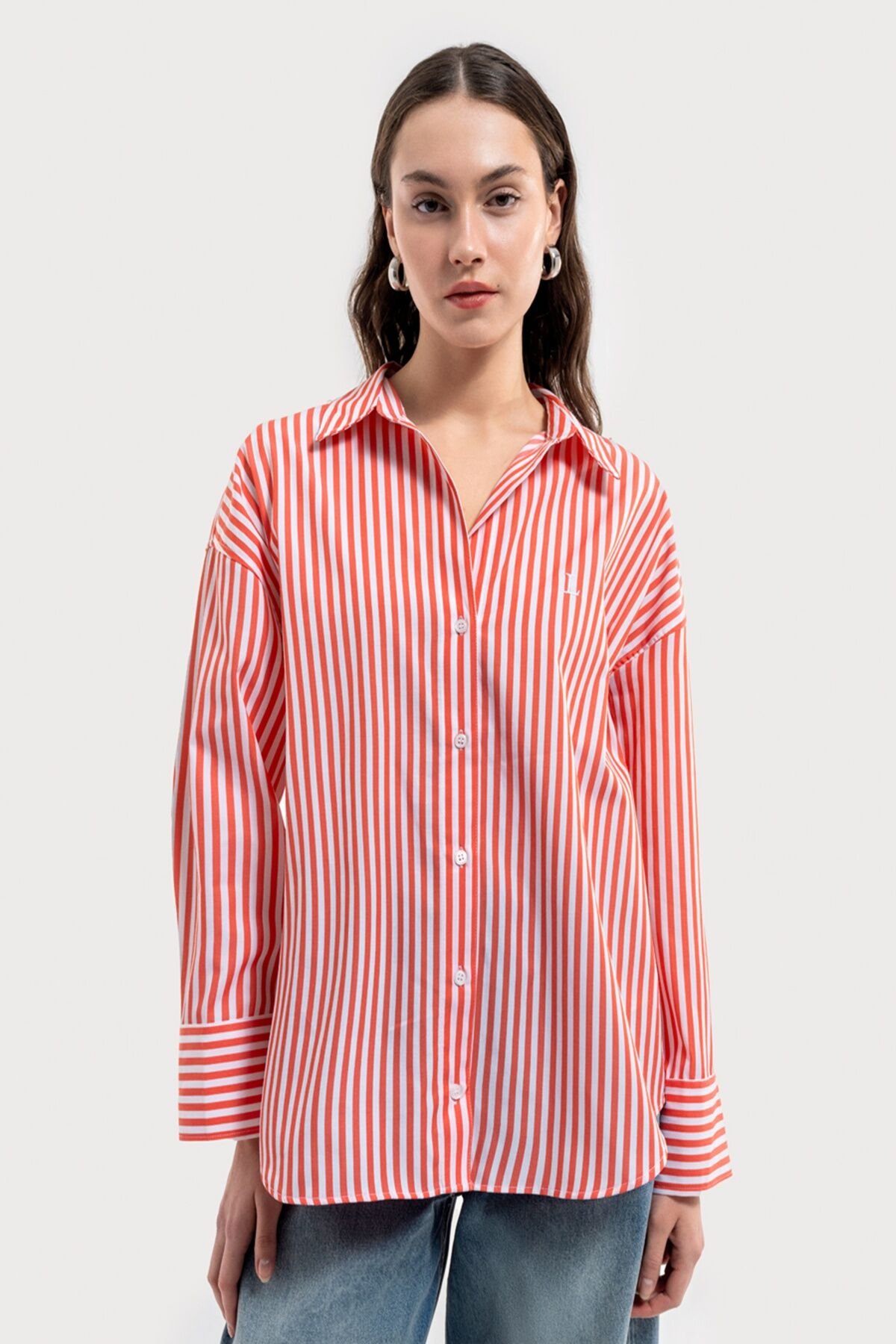 Loft 2036552 Pembe Kadın Regular Fit Normal Yaka Önü Düğmeli Yakası Düğmeli Açık Yaka Çizgili Uzun Kol Gömlek