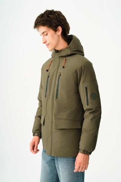 Loft 2033358 Haki Erkek Kapüşonlu Su Geçirmez Sol Kolda Cep Detaylı Gizli Fermmuarlı Mont