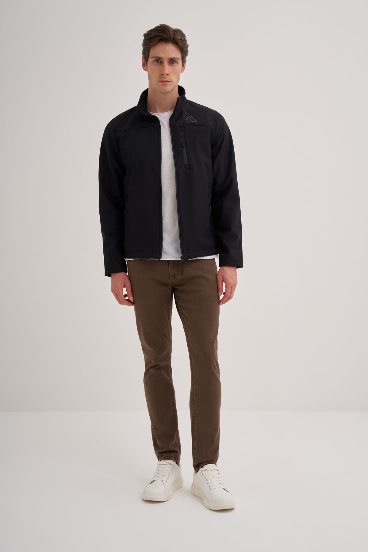Cazador 23KCEED01046 Siyah Erkek Soft Shell Slim Fit Önü Fermuarlı Dar Kesim %96 Polyester Mont