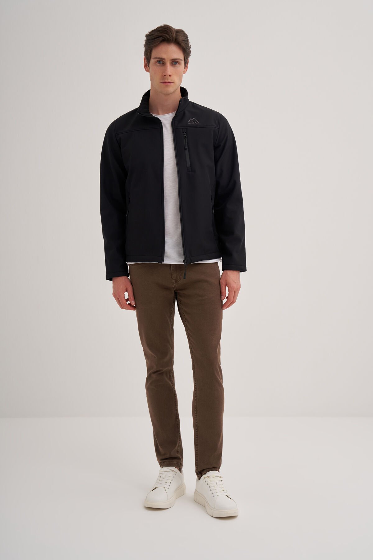 Cazador 23KCEED01046 Siyah Erkek Soft Shell Slim Fit Önü Fermuarlı Dar Kesim %96 Polyester Mont