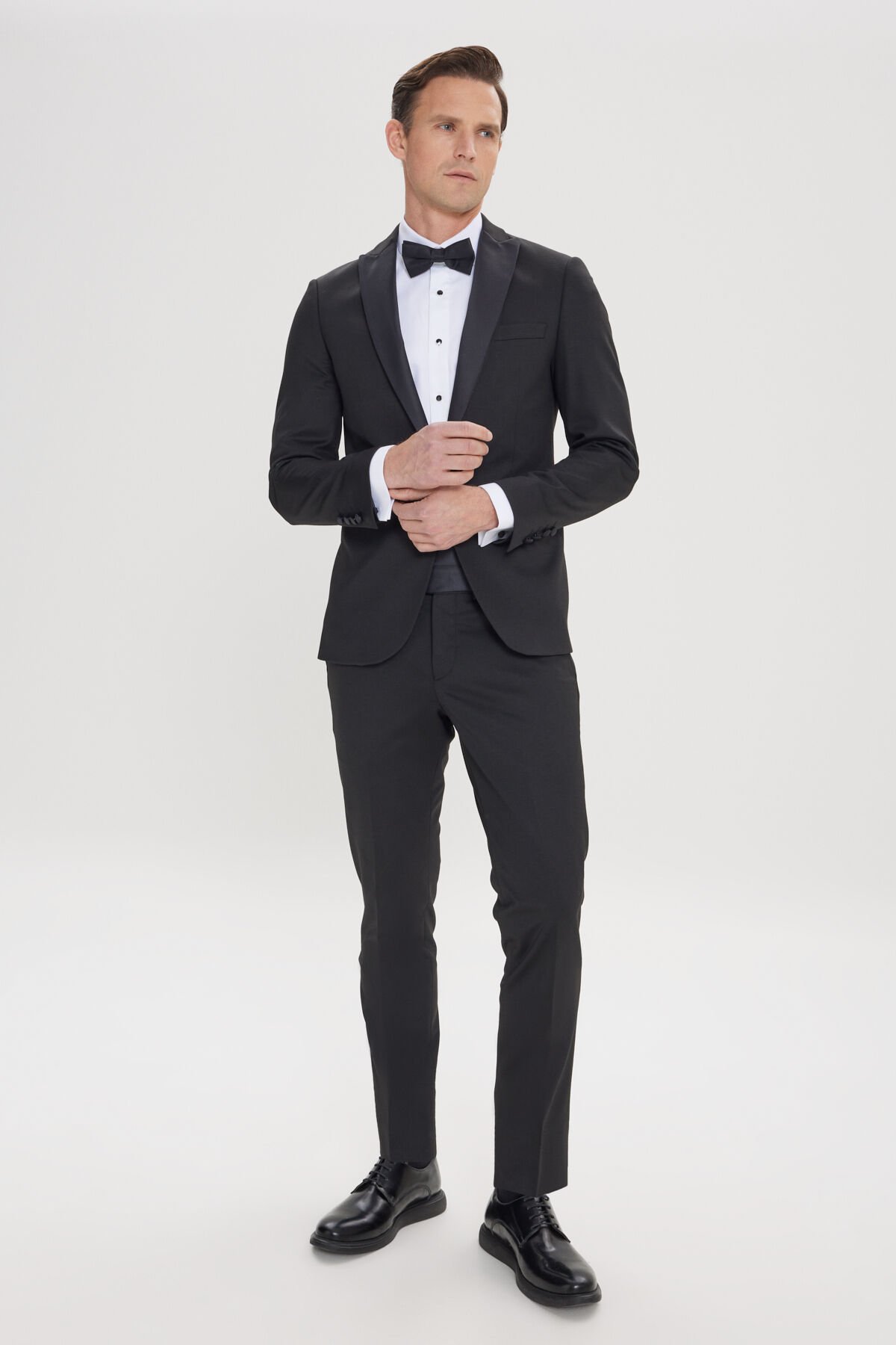 Altınyıldız 4A3224200016 Siyah Erkek Slim Fit 6 Drop Normal Bel Normal Paça Vücuda Oturan Kesim Kırlangıç Yaka Örme Smokin